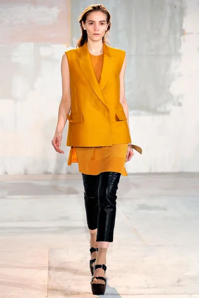 Look 19
